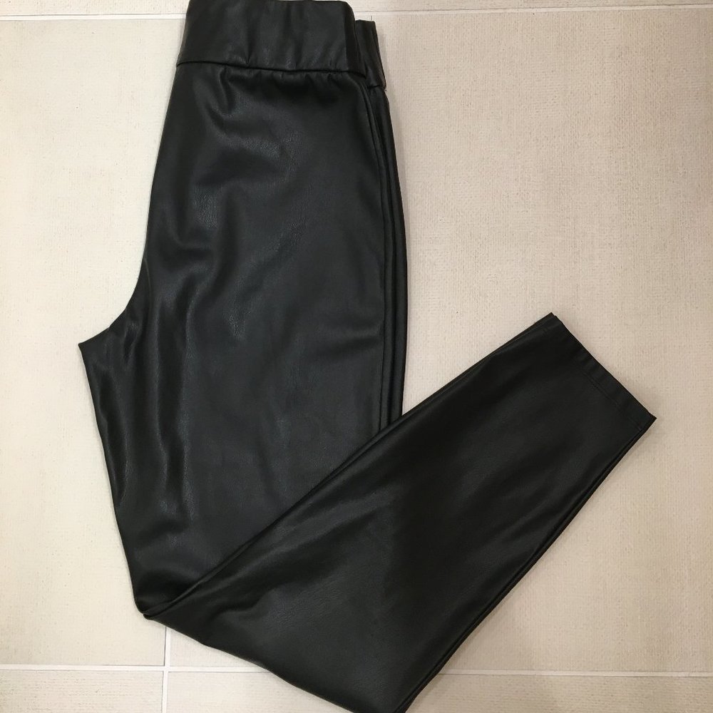 **SOLD ON DEPOP**J crew Vegan Leather skinny jeggings SMALL